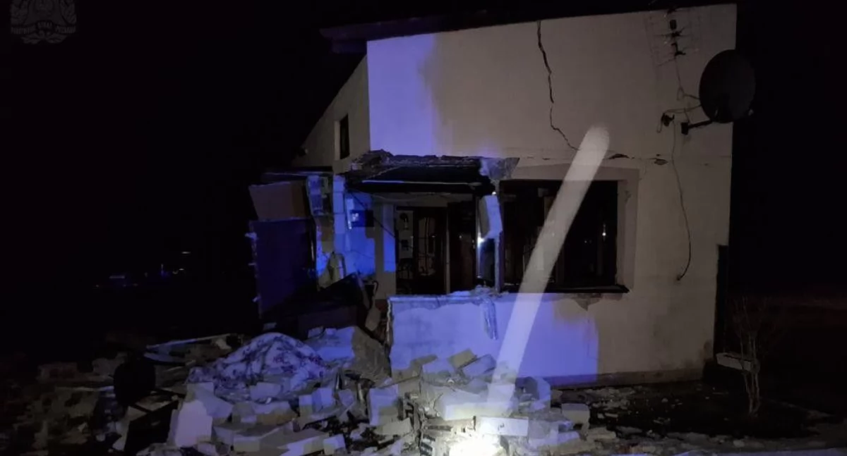 Groźny wybuch gazu w powiecie radomszczańskim: Starsza kobieta trafiła do szpitala