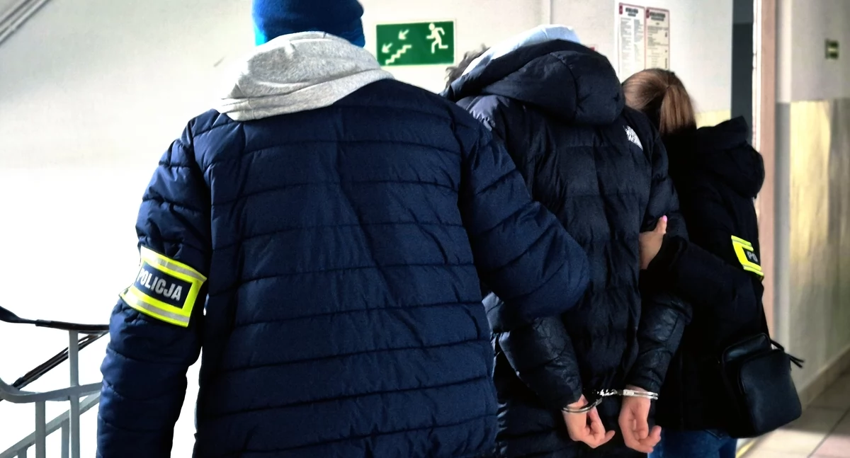 18-latek spowodował wypadek i uciekł - nie miał prawa jazdy i był po narkotykach 