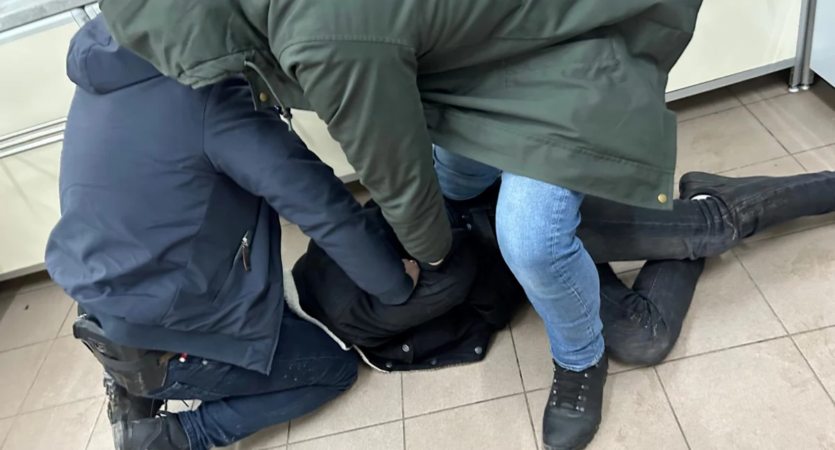 Uzbrojony w nóż napadł na salon gier. Kryminalni namierzyli sprawcę