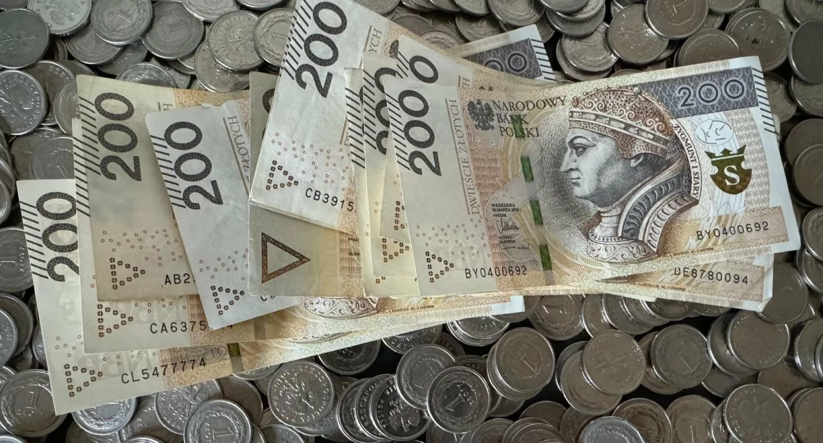 Znaleziono pieniądze na ulicy - policja poszukuje właściciela gotówki
