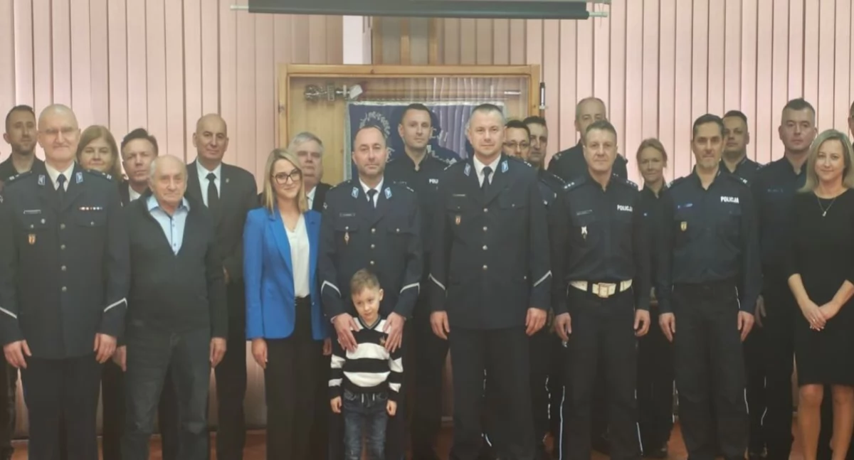 Uroczyste zdanie obowiązków przez komendanta Komisariatu Policji w Białej: Podinsp. Mariusz Dziuba kończy służbę