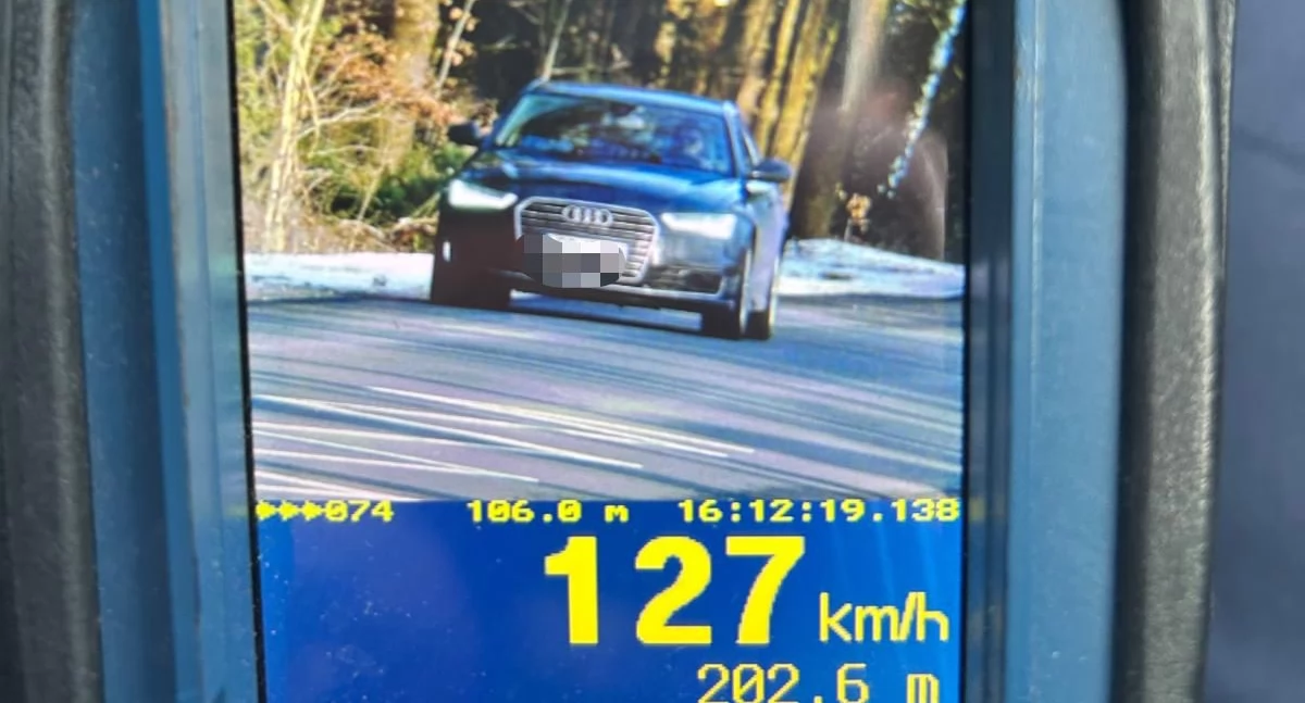127 km/h w terenie zabudowanym. 54-latek stracił prawo jazdy