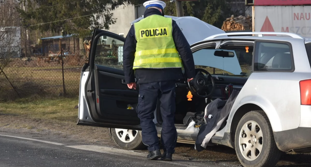 Wypadek na skrzyżowaniu - trzy osoby poszkodowane