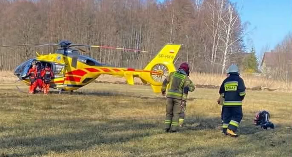 79-latek ranny podczas wycinki drzew w Bobrowej, gm. Rudniki: Na miejscu lądował śmigłowiec LPR