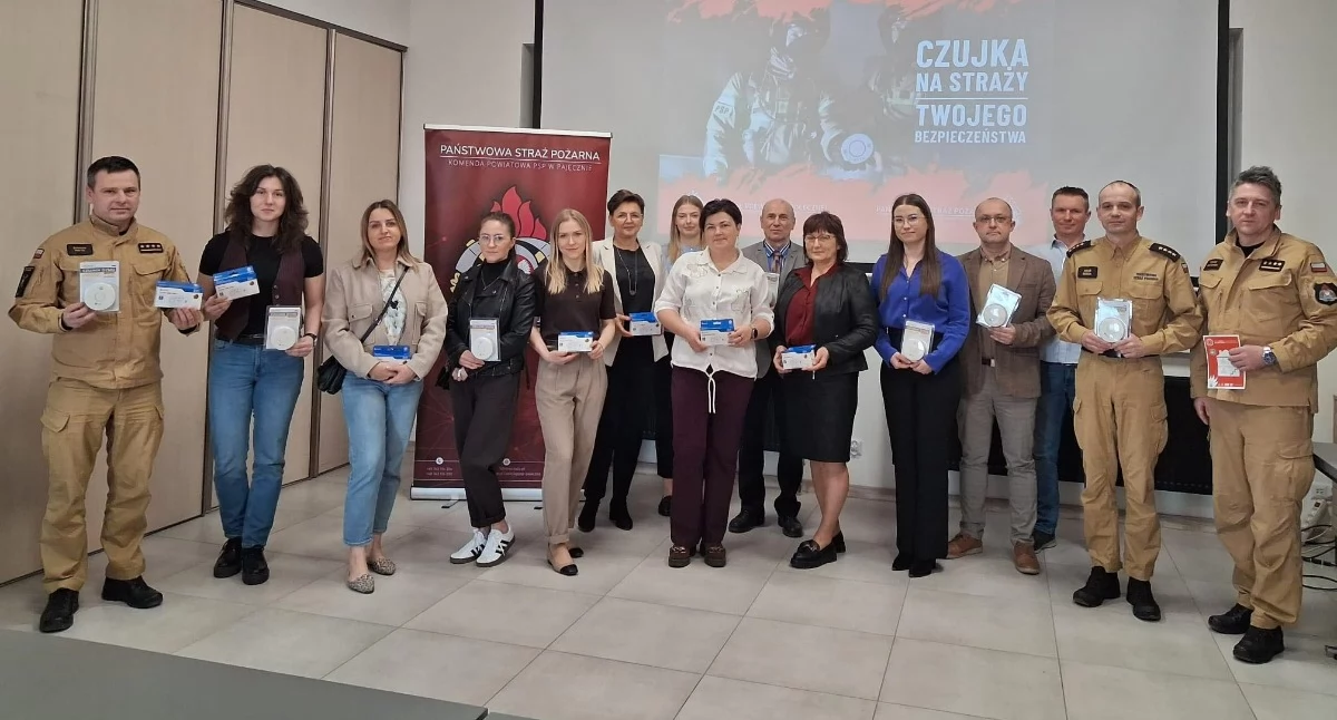 W Pajęcznie ruszyła dystrybucja czujek dymu i tlenku węgla dla najbardziej potrzebujących