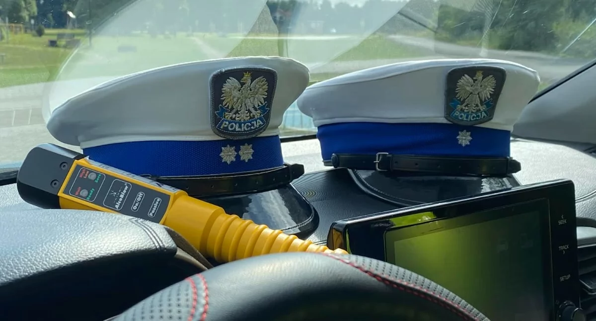 Został zatrzymany, bo jechał bez pasów i świateł - podczas kontroli okazało się, że wcześniej pił alkohol 