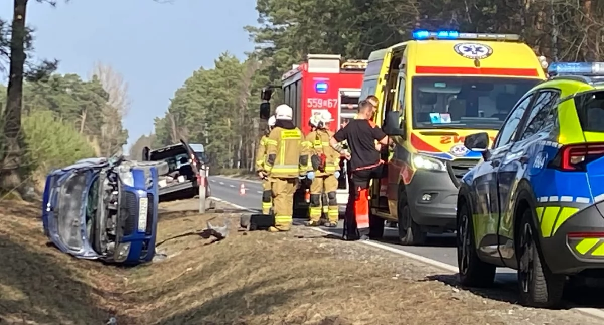 Zderzenie dwóch samochodów osobowych w Borowcu, w gminie Wieluń: Jedna osoba trafiła do szpitala
