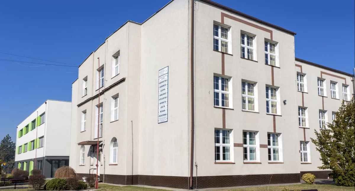 Rozpylono nieznaną substancję w szkole w Wieruszowie: Interweniowały służby