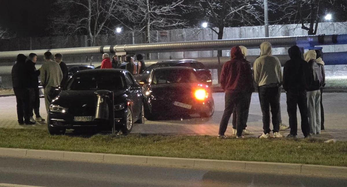 Chwila nieuwagi mogła skończyć się tragedią: Niebezpieczne zdarzenie na parkingu w Wieluniu