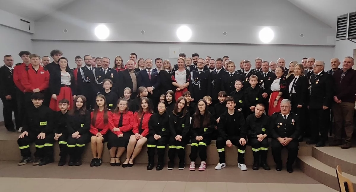 Strażacy z Gaszyna wybrali nowego prezesa. Młodzieżowa Drużyna Pożarnicza otrzymała swój pierwszy proporzec!