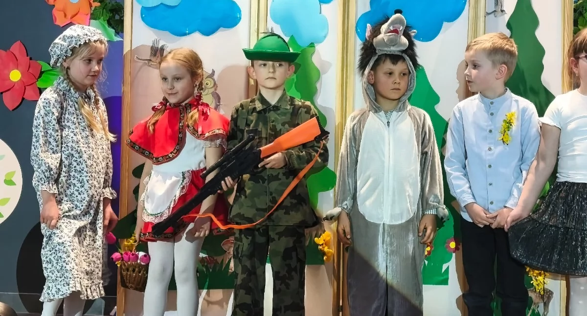 Gminny Przegląd Teatralny „Co w trawie piszczy” w Wierzchlesie: Przedszkolaki podbiły scenę