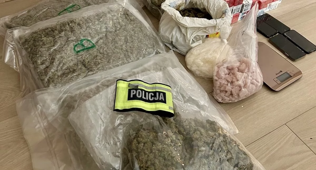 Był poszukiwany do odbycia kary więzienia - w domu miał ponad sześć kilogramów narkotyków