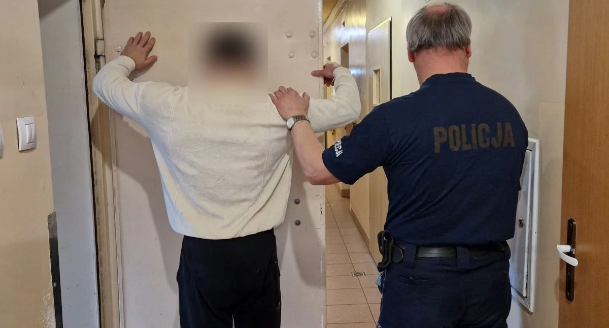 Kradł towary ze sklepów na terenie całego województwa - na dodatek jeździł autem z fałszywymi tablicami i bez prawa jazdy