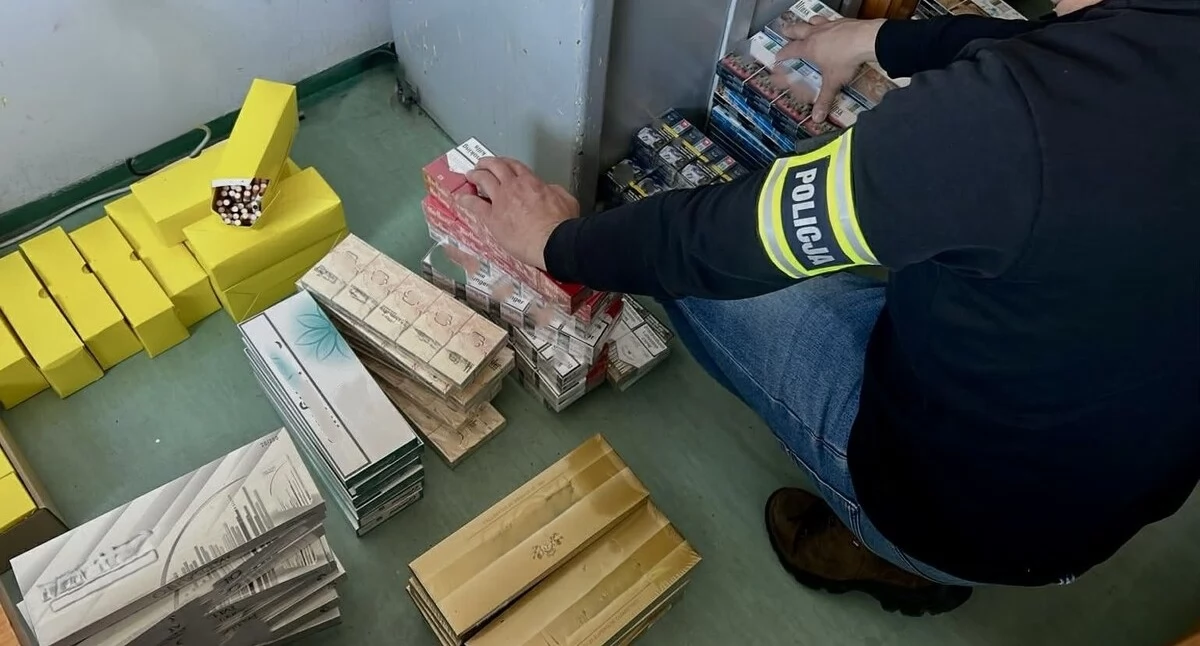 Ponad 65 tysięcy papierosów bez akcyzy. 64-latka zatrzymana w centrum Radomska