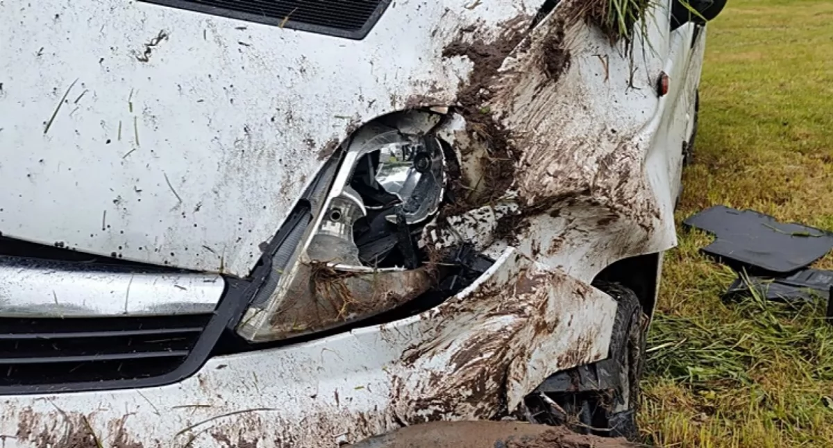 Dachowanie busa w Okoniu. Kierowca był pijany i bez uprawnień