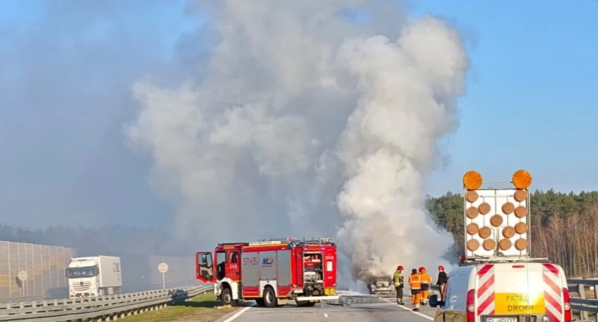 Pożar auta na ekspresówce S8