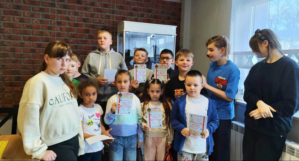 Dzieci, młodzież i dorośli przy szachownicach: Gminny Turniej Szachowy w Lututowie rozstrzygnięty