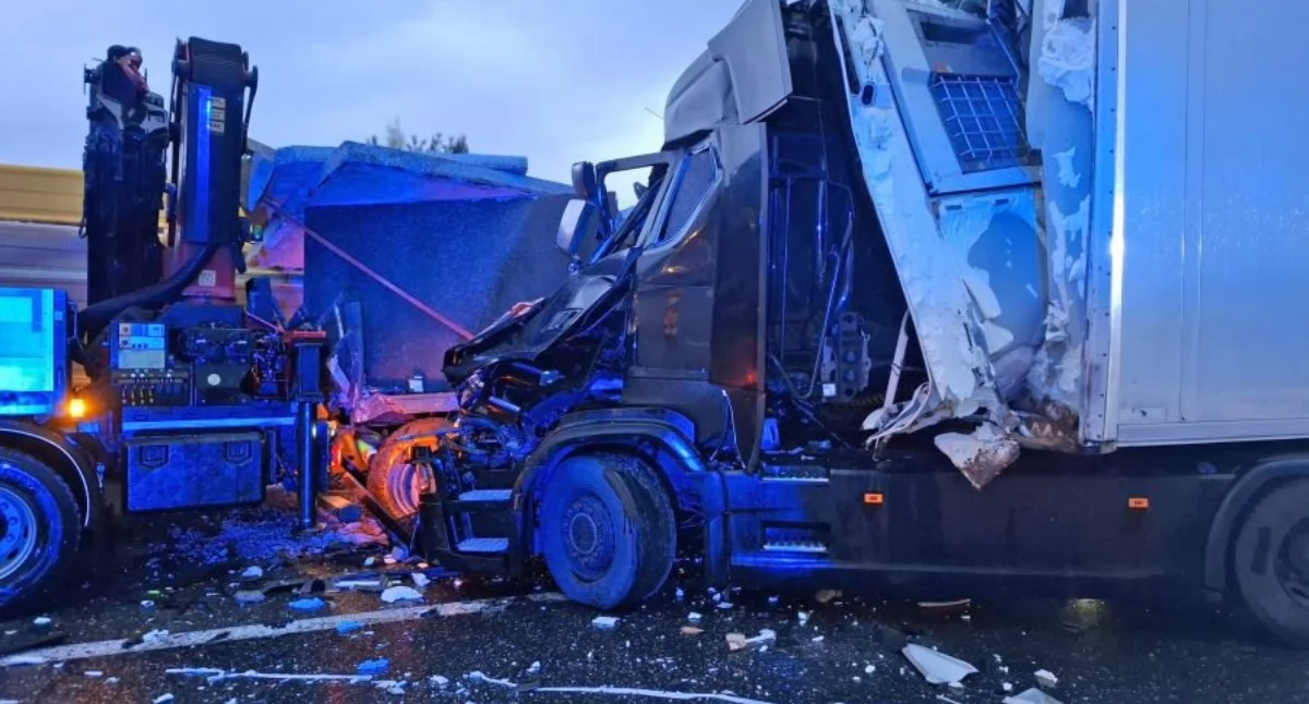 Tragiczny wypadek na A2 pod Zgierzem. Jedna osoba nie żyje, trzy są ranne