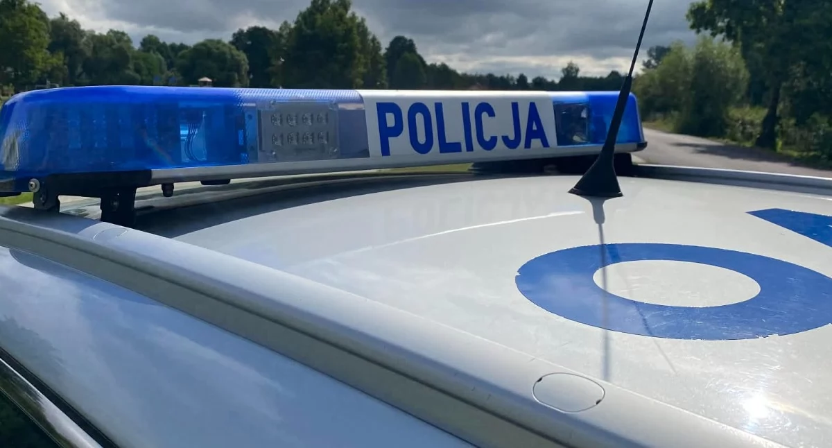 Motocyklista uderzył w ogrodzenie posesji - dwie osoby trafiły do szpitala!