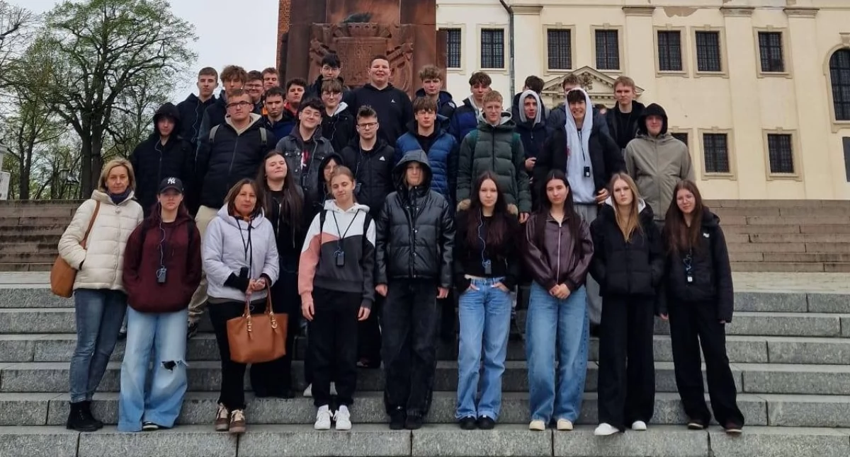 Wycieczka uczniów z Działoszyna do Gniezna - poznali miejsca, w których tworzyła się polska historia 