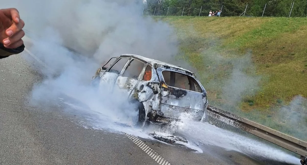 Pożar samochodu na autostradzie. Citroen spłonął doszczętnie
