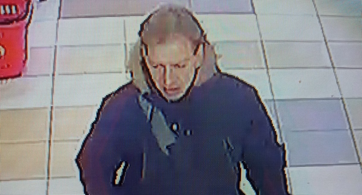 Kradzież w markecie. Policja publikuje wizerunek mężczyzny