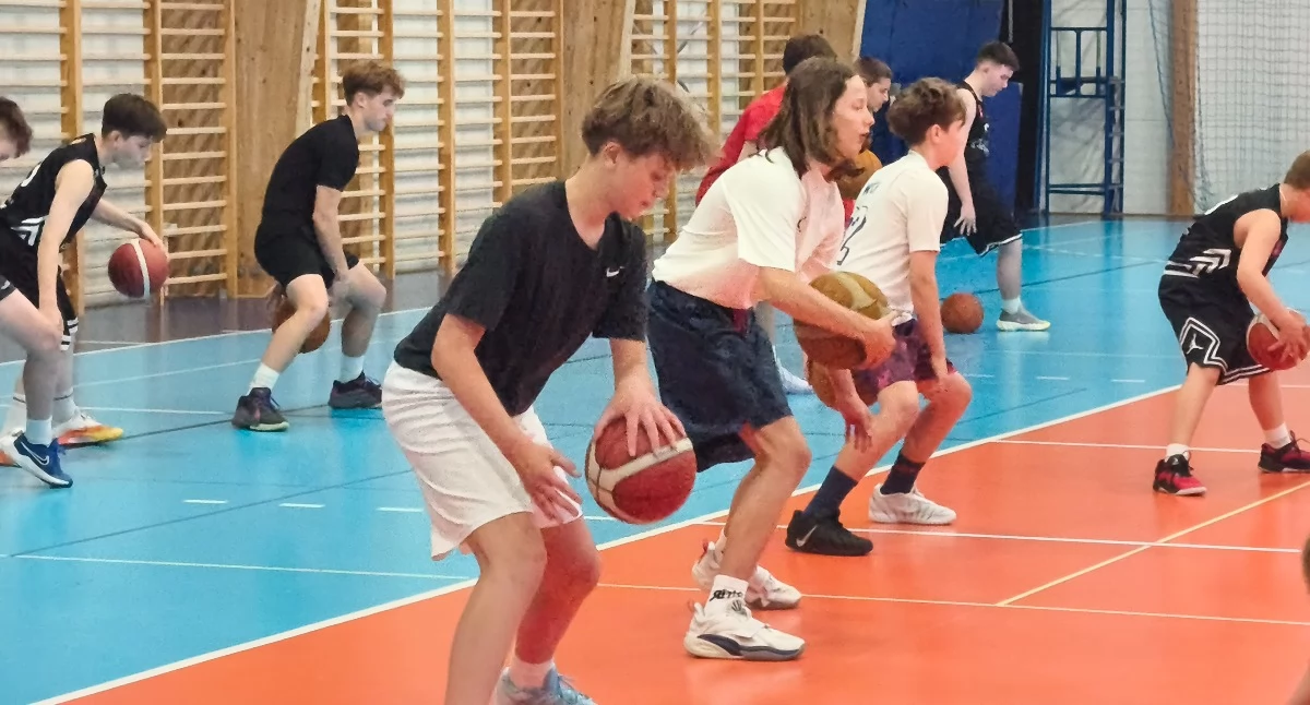  Koszykówka, która uczy motywacji i buduje charakter. Spotkanie z Kacprem Lachowiczem.