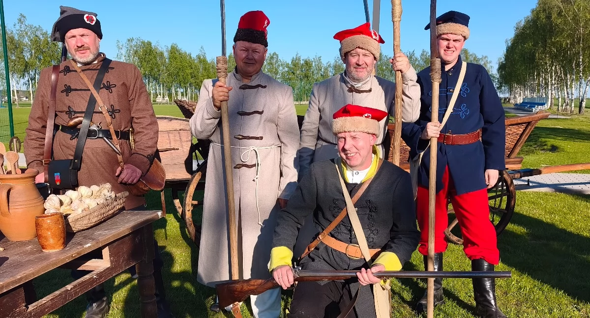 Uroczystość nadania imienia Wiktora Psarskiego rondu w Wierzchlesie połączona z inscenizacją i ogniskiem patriotycznym