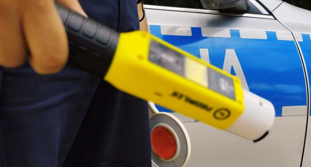 Osobówką wjechał w ogrodzenie. Wszystko przez pijaną kobietę!