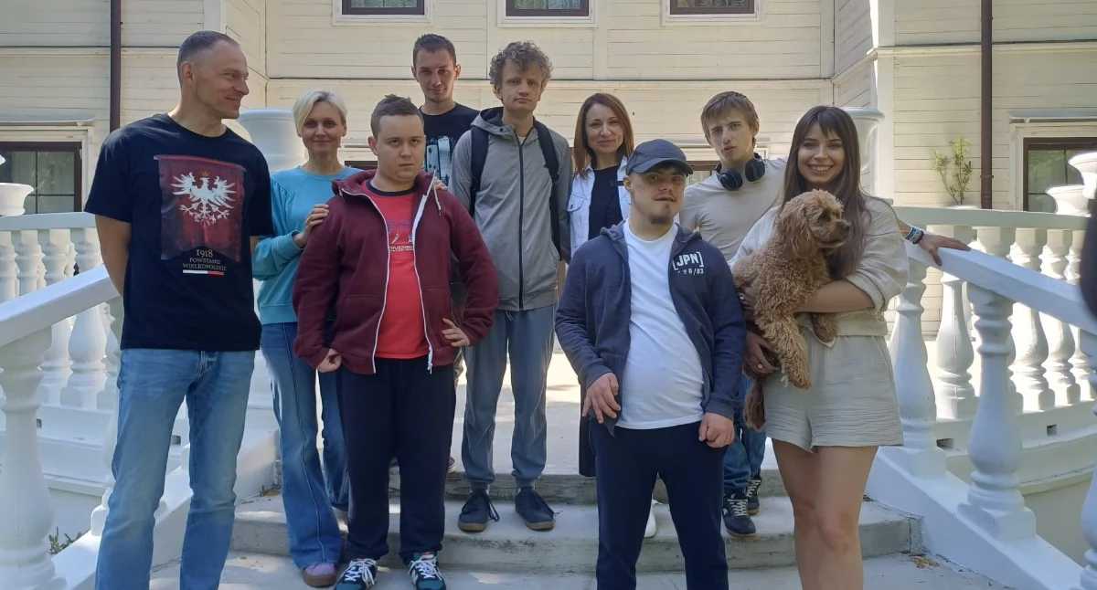 Praktyki wspomagane w Lipowym Dworze: Uczniowie SOSW w Gromadzicach zdobywają nowe umiejętności