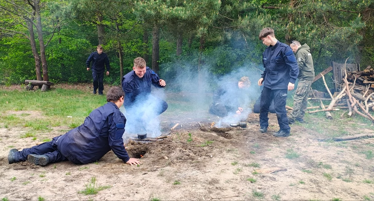 Uczniowie klas mundurowych z Działoszyna na poligonie. Pięć dni ćwiczeń w Kuźnicy