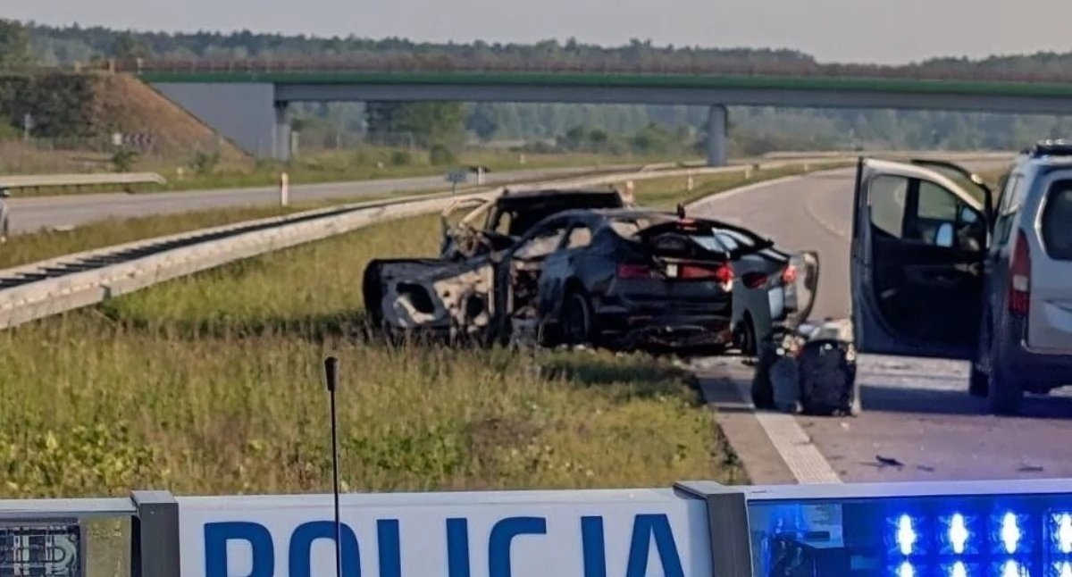 Tragiczny wypadek na A1 - kierowca wjechał pod prąd, obydwa pojazdy stanęły w ogniu