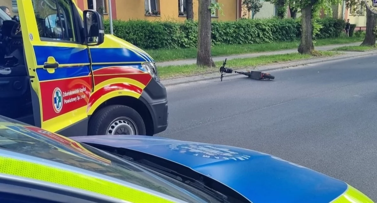 15-latkowie jechali jedną hulajnogą. Jeden z nich walczy o życie po poważnym wypadku