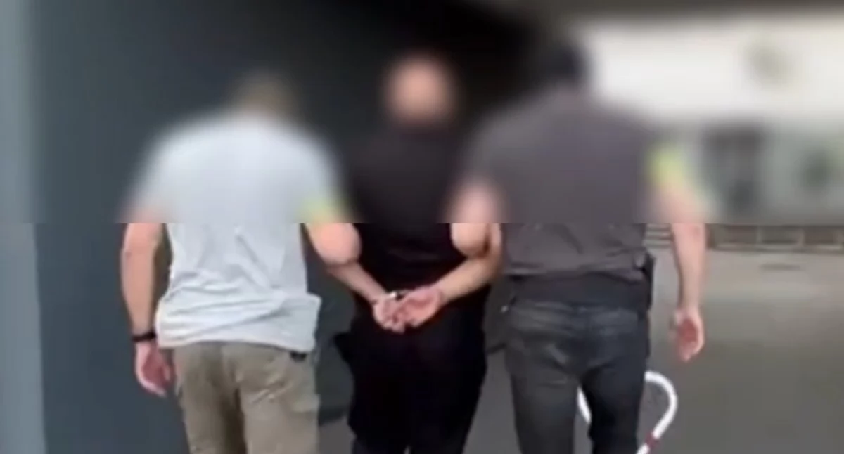 Poszukiwany pseudokibic zatrzymany pod Łodzią. 33-latek trafił za kraty na ponad 5 lat
