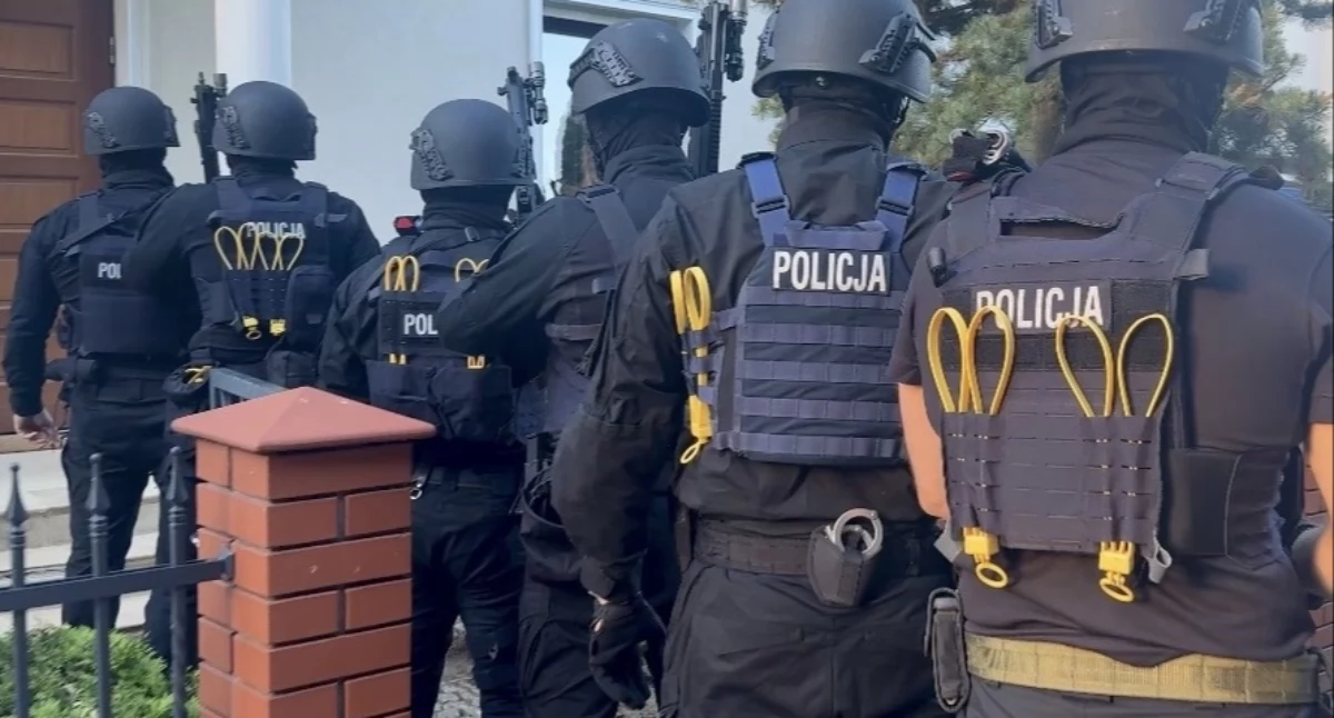 Fikcyjne szkoły, fałszywe legitymacje i milionowe straty. Sześć osób zatrzymanych!