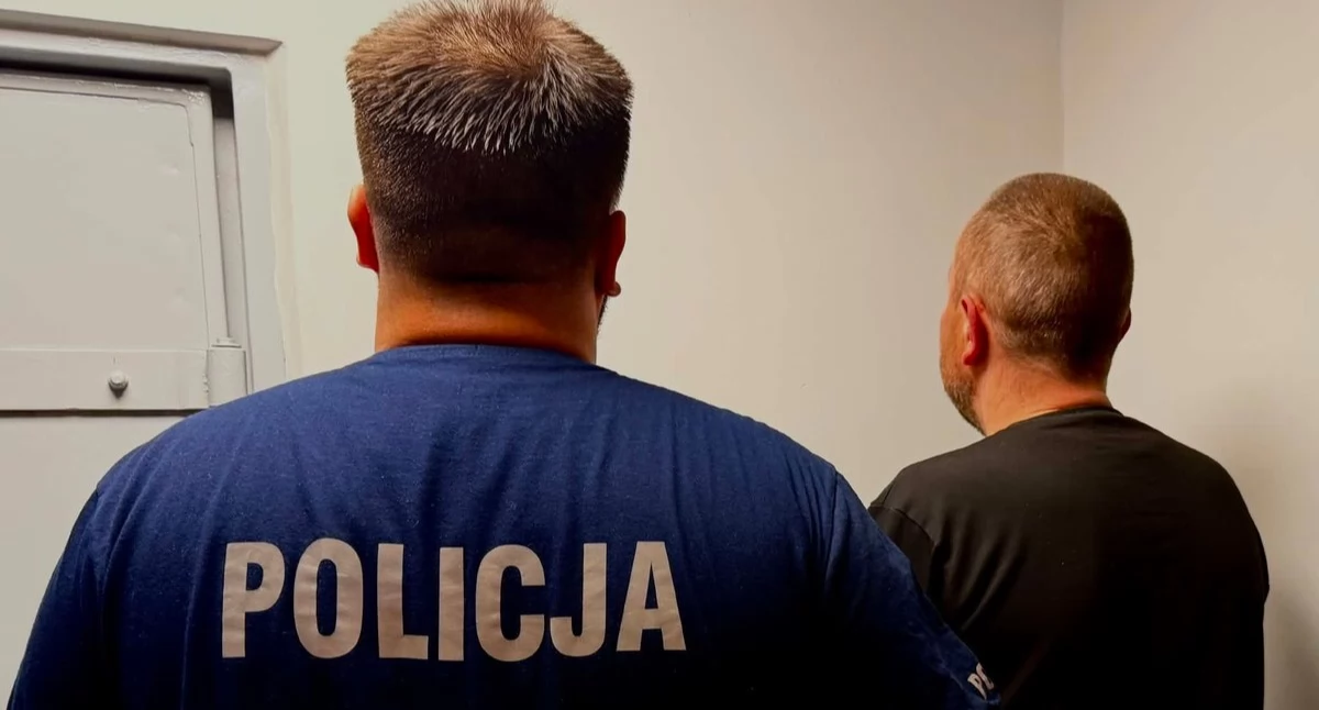 40-latek ukrył się przed policją na strychu - zdradził go... wystający łokieć