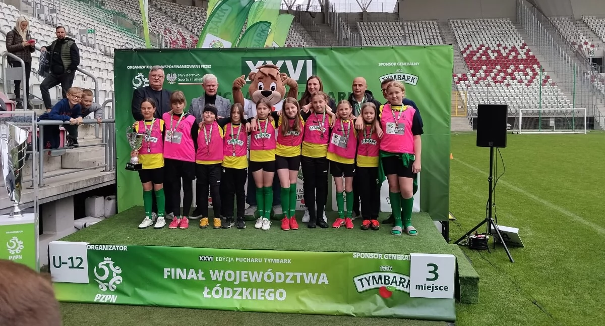 Udana rywalizacja o Puchar Tymbarku - ekipa dziewcząt z Osjakowa uplasowała się na podium