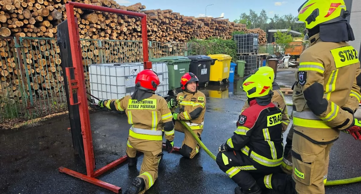 Wspólne ćwiczenia strażaków z Wieruszowa - wszystko po to, aby doskonalić umiejętności
