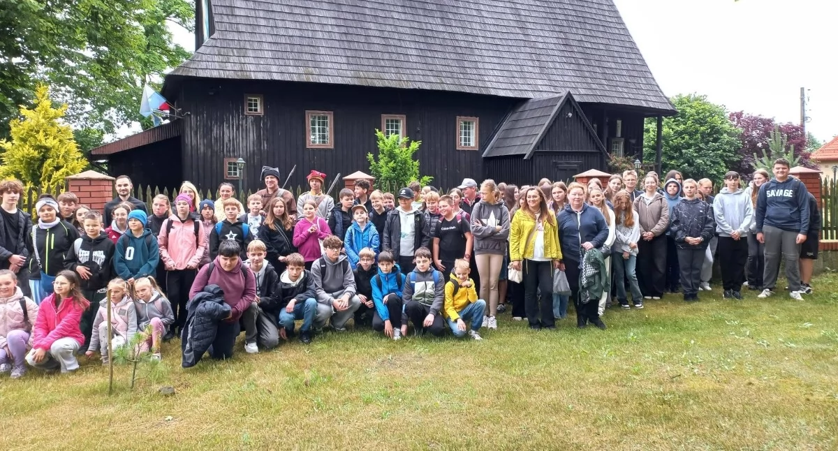 Marsz pamięci w Starym Ochędzynie. Uczniowie uczcili 163. rocznicę powstania styczniowego