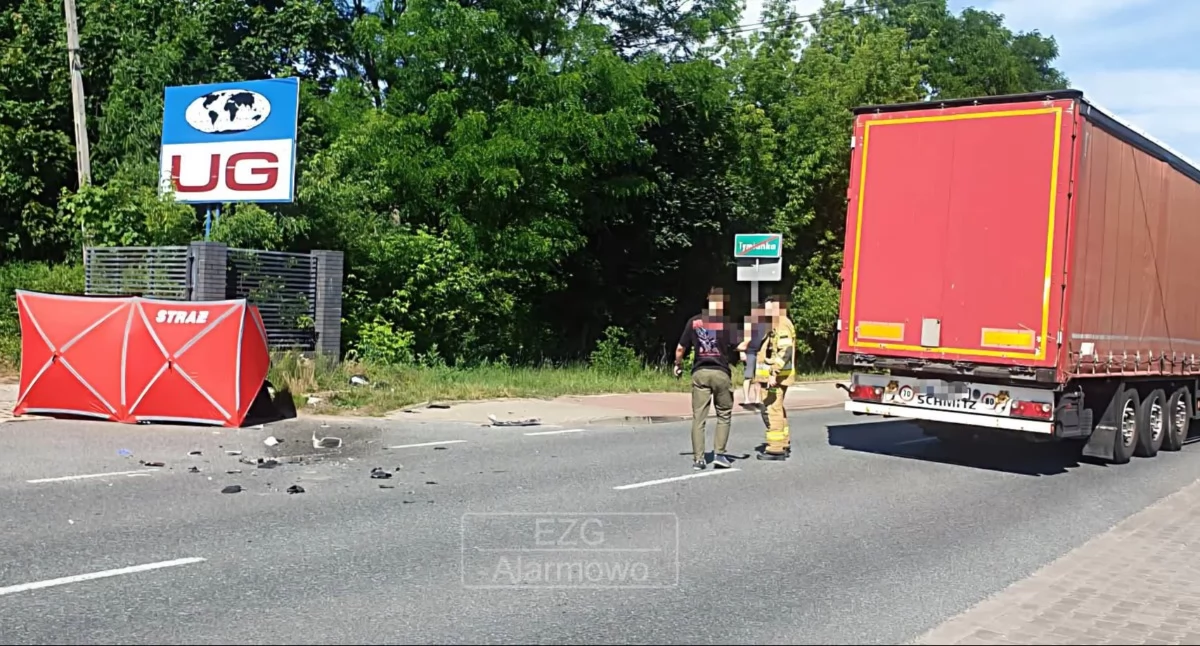 Tragiczny wypadek w Strykowie - motocyklista zginął po zderzeniu z ciężarówką