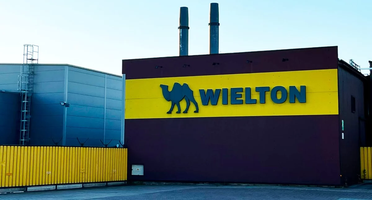 Wypadek w zakładzie pracy w Wieluniu. 30-latek przygnieciony przez metalowe elementy