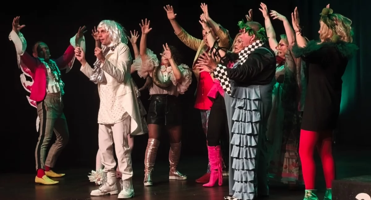 „W pogoni za wielkością” i owacje na stojąco. Premiera teatralna w Wieluniu