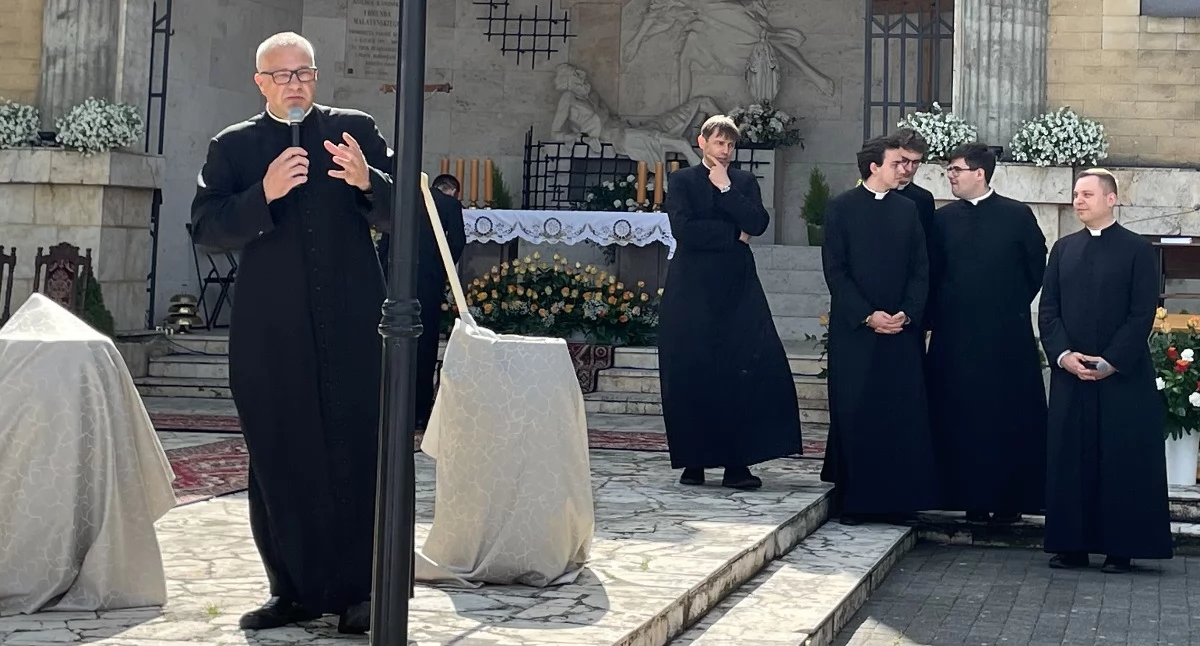 Zmiany na parafiach w powiecie wieluńskim i pajęczańskim - gdzie trafili nowi kapłani, kto pożegnał się z parafianami?