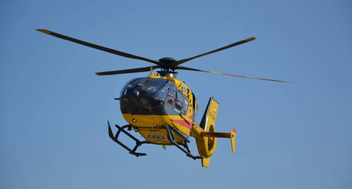 Wypadek na DK14. Motocykl zderzył się z Volkswagenem, interweniował śmigłowiec LPR 