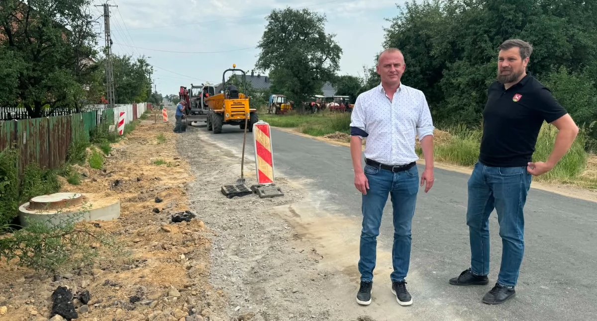 Przebudowa drogi w Grębieniu nabiera tempa: Prace idą zgodnie z planem