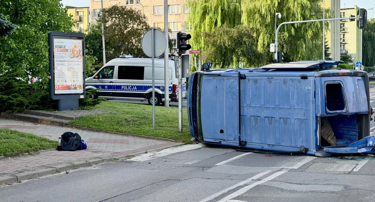 Wypadek na skrzyżowaniu - trzy osoby w szpitalu, sprawca uciekł