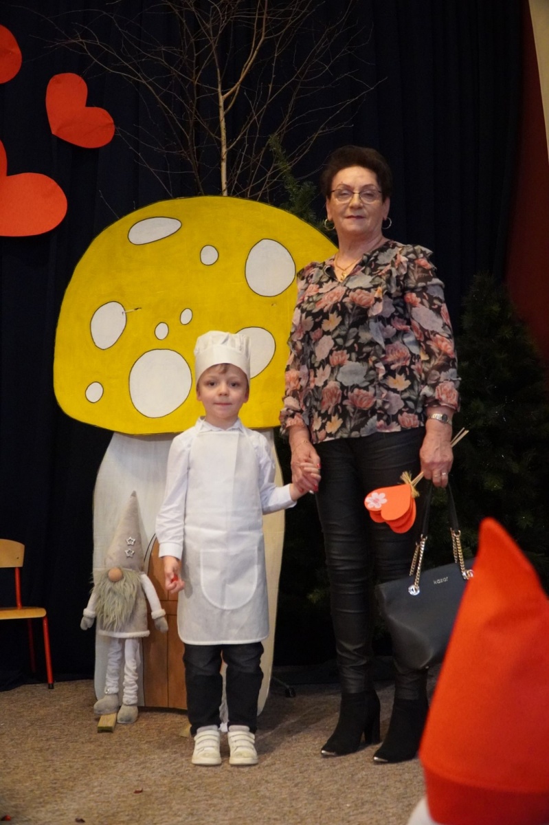 DLA DZIADKÓW ZAMIENILI SIĘ W KRASNOLUDKÓW