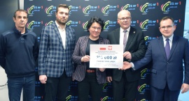 POWIAT OGŁASZA KOLEJNY SUKCES. SĄ PIENIĄDZE NA BOISKO PIŁKARSKIE PRZY ZS 1