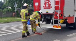 Plama oleju na drodze - strażacy na czas ją usunęli 