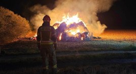 Ogromny pożar słomy - ogień gaszono przez cztery godziny